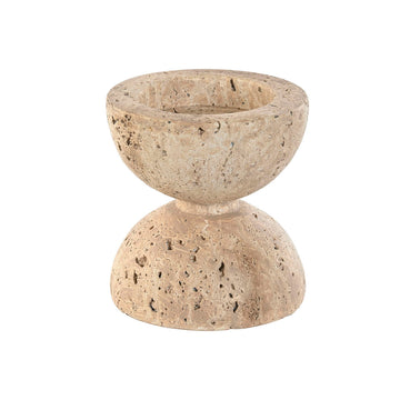 Beige Kerzenschale aus Magnesium im Home ESPRIT Design mit poröser Oberfläche.