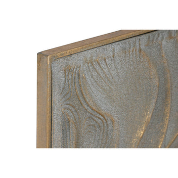 Nahaufnahme: Goldene ESPRIT Wanddekoration mit moderner Struktur und Rahmen.