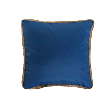 Blaues Home ESPRIT Kissen, 45x45 cm, mit brauner Bordüre. Dekokissen für Zuhause.