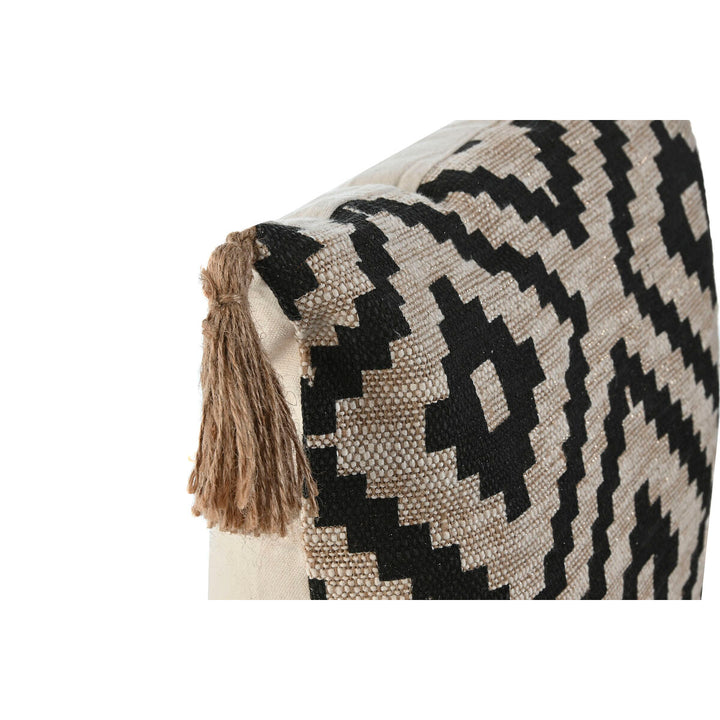 Nahaufnahme: ESPRIT Boho Kissen, 45x45 cm, mit geometrischem Muster und Quaste.