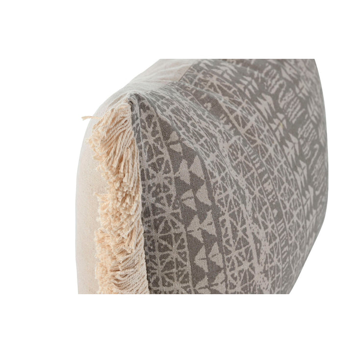 Graues Esprit Home Kissen im Boho-Stil mit Fransen. Dekoratives Kissen.