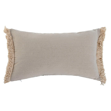 Graues Esprit Home Kissen im Boho-Stil mit natürlichen Fransen an den Seiten.