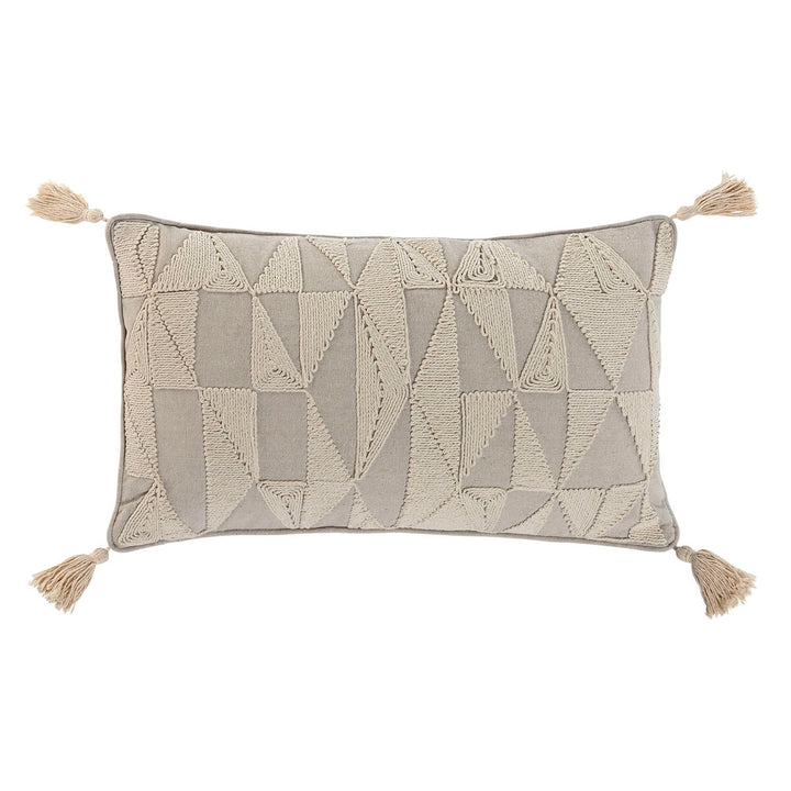 Beiges ESPRIT Kissen im Boho-Stil mit geometrischem Muster und Quasten.