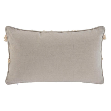 Weißes ESPRIT Kissen im Boho-Stil mit Quasten Details an den Ecken.