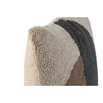 Nahaufnahme: ESPRIT Kissen mit geometrischem Muster und weicher Textur.