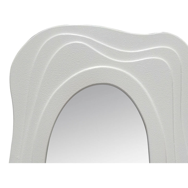 Detailansicht des weißen ESPRIT Wandspiegels mit Wellendesign - homely Family Shop