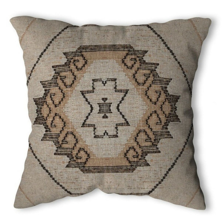 Beige Kissen Home ESPRIT mit geometrischem Muster in Braun- und Beigetönen.