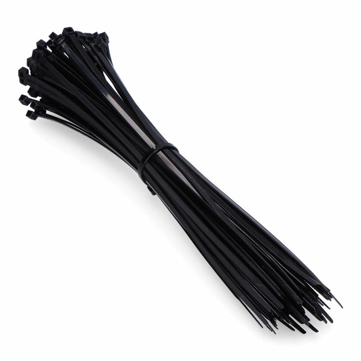 Schwarze Nylon Kabelbinder 450 x 8 mm, gebündelt. Praktische Helfer für Kabelmanagement.