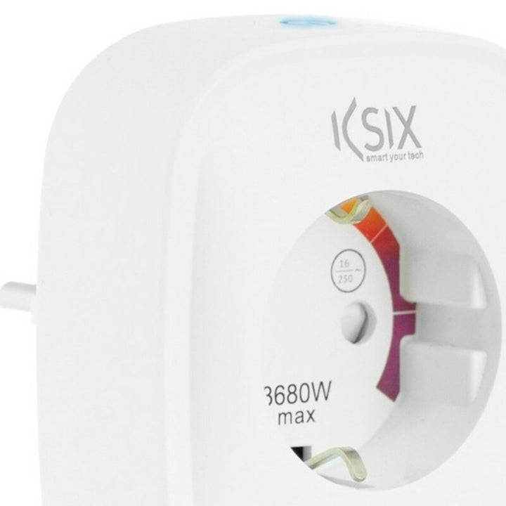 Weißer KSIX Smart Energy Slim WIFI Stecker mit kompaktem Design und sichtbaren Stiften.