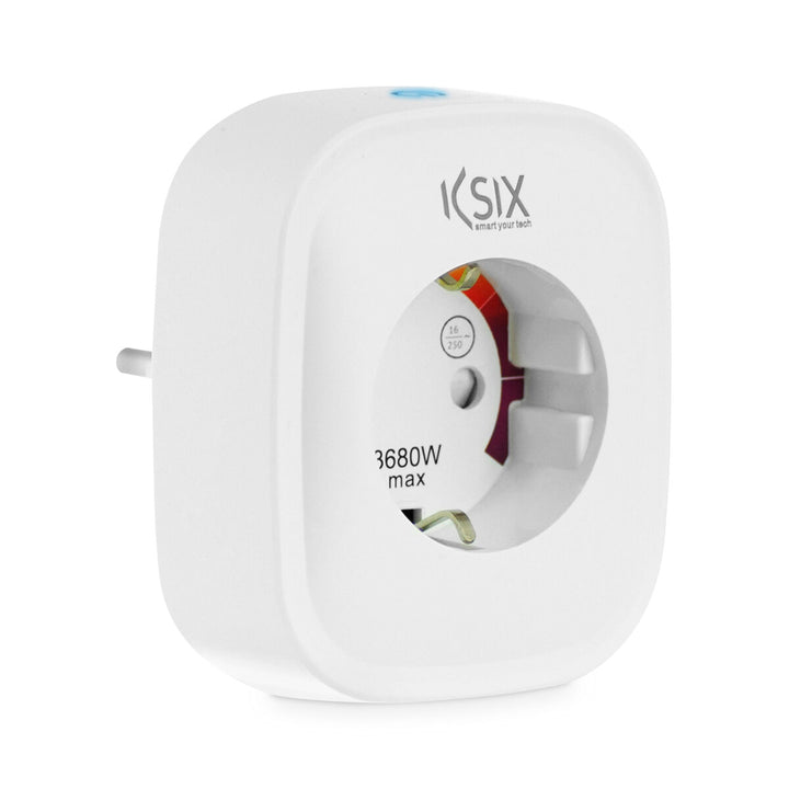 Weißer KSIX Smart Energy Slim WIFI Stecker mit sichtbarer Steckdose für intelligentes Energiemanagement.