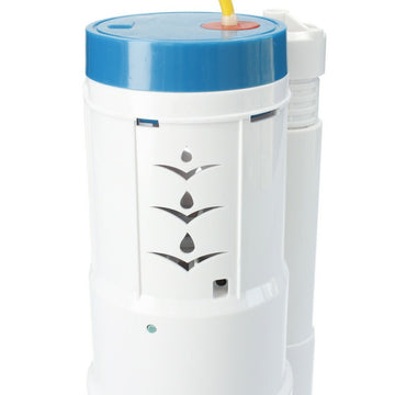 Weißes Spülkasten-Ablaufventil mit blauem Deckel und Wassertropfen Design.