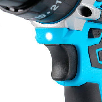 Nahaufnahme Ferrestock Bohrmaschine. Ergonomischer Griff, LED-Licht und blau-graues Design.