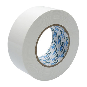 Nahaufnahme: Weiße Ferrestock Klebebandrolle. Helle, saubere Farbe für vielfältige Anwendungen.