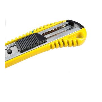 Gelber Ferrestock Cutter, 18 mm Klinge. Der Cutter hat einen strukturierten Griff.