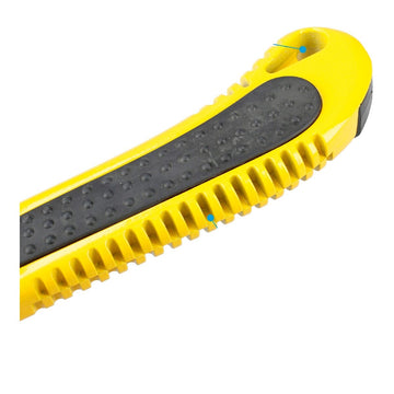 Gelber Ferrestock Cutter 18 mm mit schwarzem Griff für präzise Schnitte.