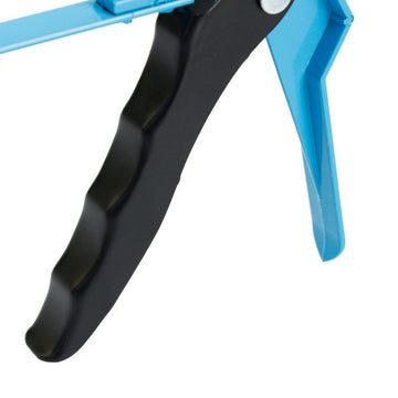 Detailansicht der blauen Ferrestock Stahl Silikonspritze mit schwarzem Griff.