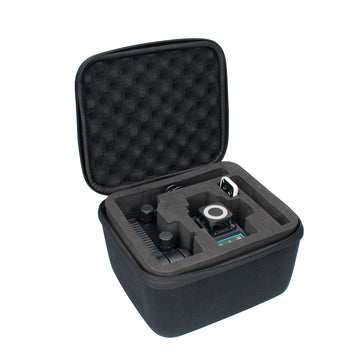 Ferrestock 3D Laser-Wasserwaage im schwarzen Tragekoffer mit Basis und Einstellknöpfen.