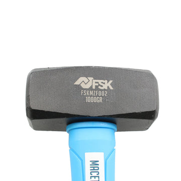 Nahaufnahme: Ferrestock Hammer mit schwarzem Kopf und blauem Griff.