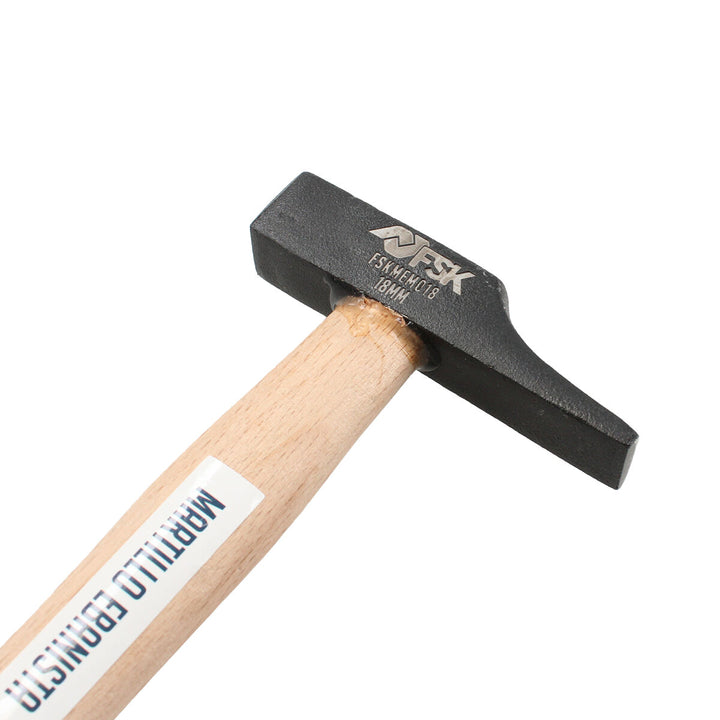 Ferrestock Hammer mit Holzgriff, schwarzer Kopf mit 'FSK' und '18mm' Markierung.