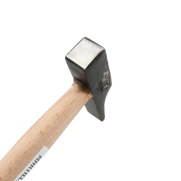 Ferrestock Hammer mit Holzgriff und quadratischem Kopf. Robustes Werkzeug.