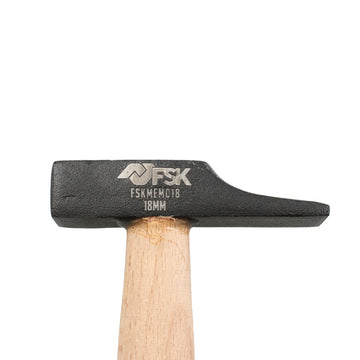 Ferrestock Hammer mit schwarzem Kopf und Holzgriff, 18mm Werkzeug.