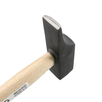 Ferrestock Hammer mit schwarzem Kopf und hellem Holzgriff. Werkzeug zum Schlagen und Hämmern.