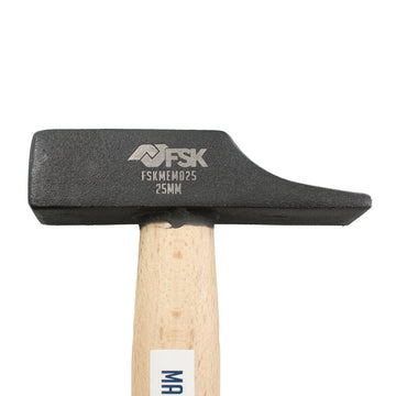 Nahaufnahme: Ferrestock Hammer Ø 25 mm mit schwarzem Kopf und Holzgriff.