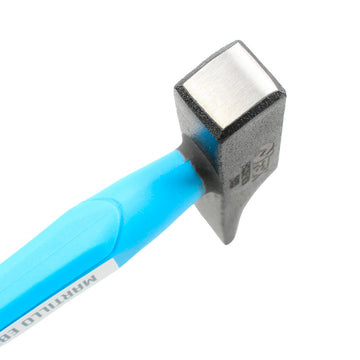 Nahaufnahme Ferrestock Hammer mit blauem Griff und schwarzem Hammerkopf.