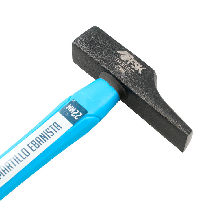 Ferrestock Hammer mit schwarzem Kopf und blauem Griff. Der Hammer hat eine T-Form.