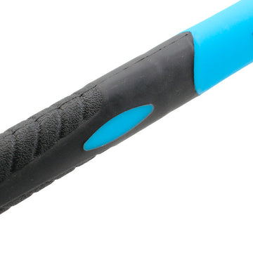 Nahaufnahme: Ferrestock Hammer mit blau-schwarzem, strukturiertem Griff für sicheren Halt.