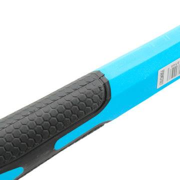 Nahaufnahme: Ferrestock Hammergriff mit schwarzem Griffmuster und blauem Handgriff.