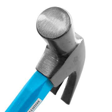 Nahaufnahme Ferrestock Hammerkopf mit blauem Griff. Werkzeug zum Hämmern.