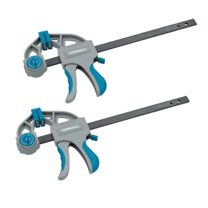 Zwei Ferrestock Einhand-Schraubzwingen, 200 mm, mit blau-grauen Griff und verstellbarem Arm.