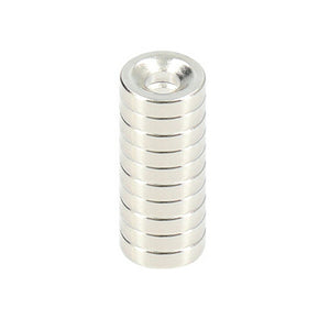 Stapel von zehn runden Ferrestock Magnete 15 x 4 mm aus Metall.
