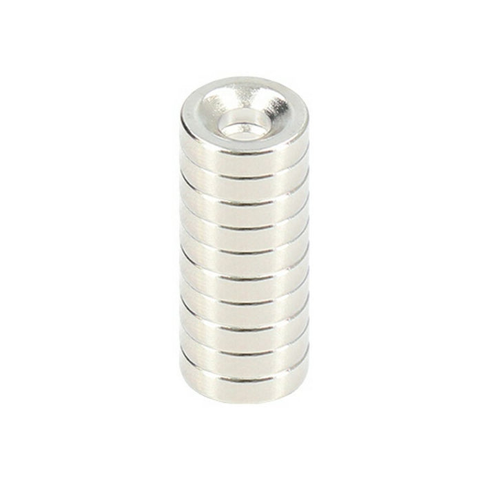 Stapel von zehn runden Ferrestock Magnete 15 x 4 mm aus Metall.