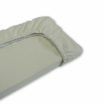 Mintfarbenes Spannbetttuch für Einzelmatratze mit elastischen Kanten für perfekten Sitz.