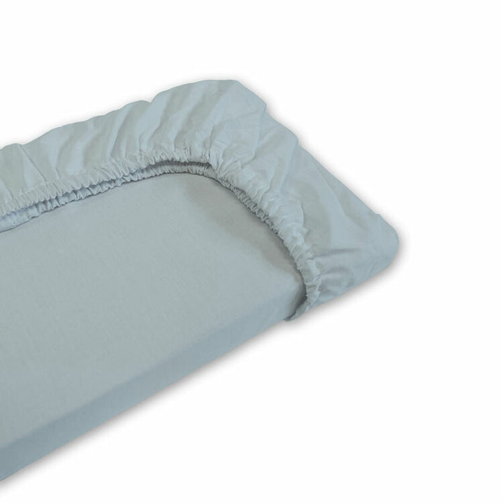 Graues Happy Home Spannbetttuch für Einzelmatratze mit elastischen Kanten für einen guten Halt.