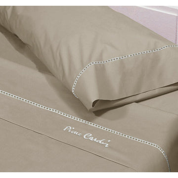 Braune Pierre Cardin ARCADIA Bettwäsche mit gestickten Details und Logo.