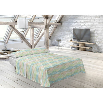 Grünes Pierre Cardin Bettwäsche-Set in King Size mit geometrischem Muster im Schlafzimmer.