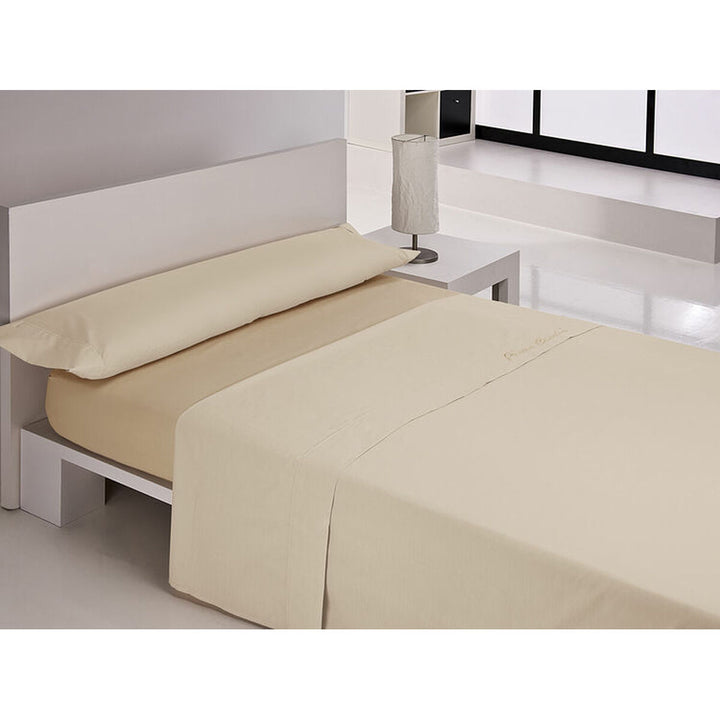 Beige Pierre Cardin Bettwäsche-Set für Einzelmatratze mit Kissenbezug und gesticktem Logo.