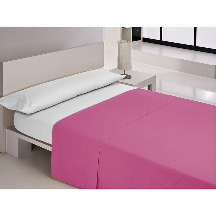 Happy Home Oberlaken in Cerise Farbe auf einem Bett. Glatte und faltenfreie Textur.