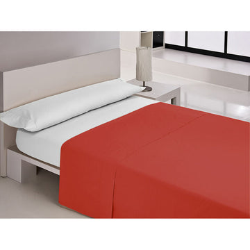Rotes Happy Home Oberlaken auf Bett. Textil in Mix Colors für Schlafzimmer.