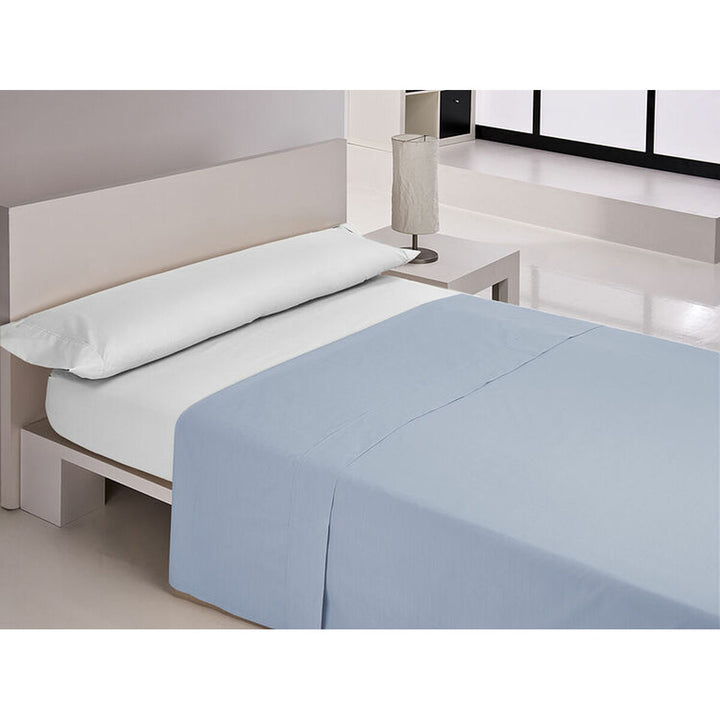 Blaues Happy Home Oberlaken auf einem Bett mit weißem Kissen. Bettwäsche.