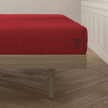 Rotes Spannbetttuch für Einzelmatratze, 30cm Tiefe.
