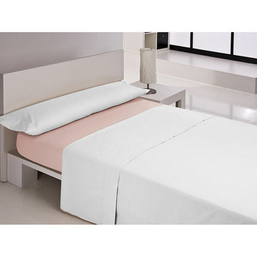 Rosa Spannbetttuch auf Einzelmatratze. Das Bett ist mit einem weißen Laken ordentlich gemacht.