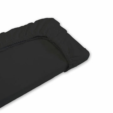 Schwarzes Spannbetttuch für Einzelmatratze mit elastischen Kanten für guten Halt.
