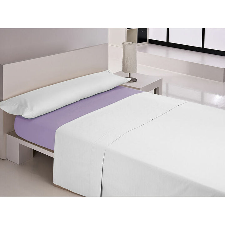 Violett Spannbetttuch Happy Home Double size auf einem Bett. Komfort und Stil.