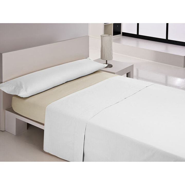 Beige Spannbetttuch für Doppelmatratze 150x200. Happy Home Spannbetttuch im Schlafzimmer.
