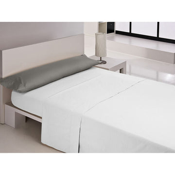 Anthrazit Kissenbezug auf Bett mit weißer Bettwäsche für ein gemütliches Happy Home.