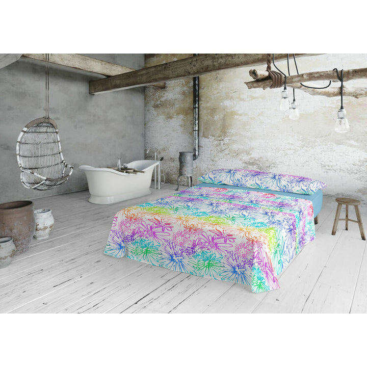 Bettwäsche-Set HIPPY Blau mit farbenfrohem Blumenmuster für Einzelmatratze in Wohnraum.